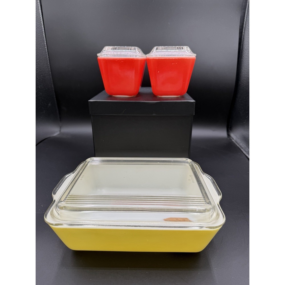 🔴🟡 Pyrex 3‑Piece Primary Color Refrigerator Dishes w/Ribbed Lids – Vintage Set